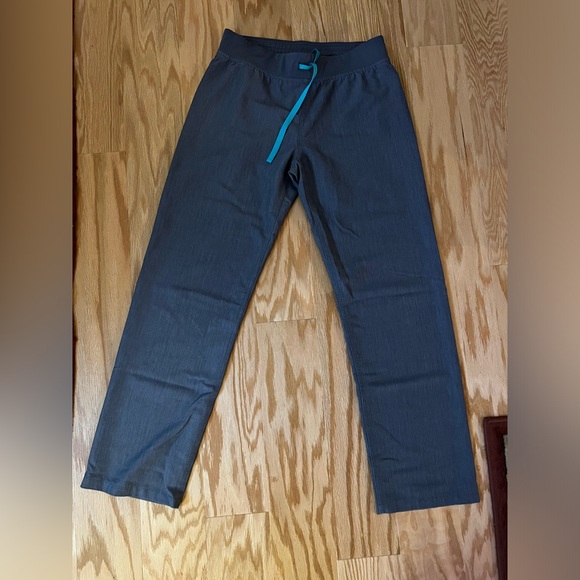 Womens Figs Gray Scrub Pants - Picture 1 of 3